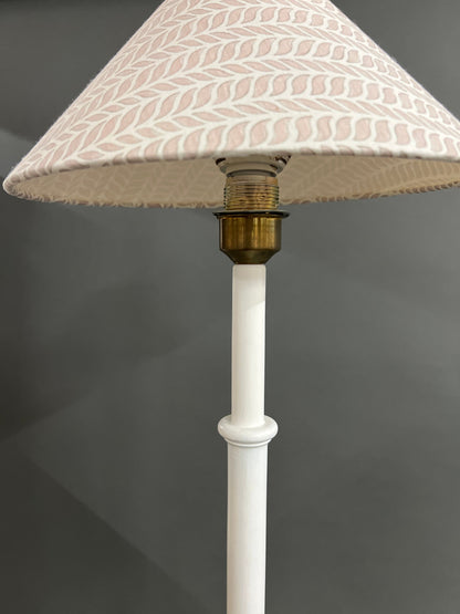Lampadaire vintage avec abat-jour blanc