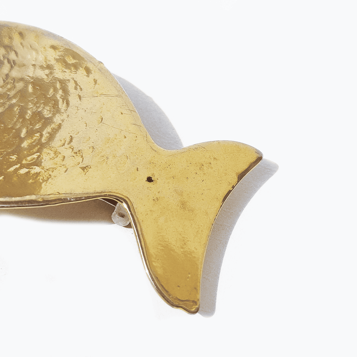 Vintage Fischbarette gehämmertes Metall gold