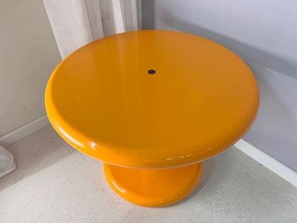 Runder Couchtisch gelb Kunststoff von Peter Ghyczy
