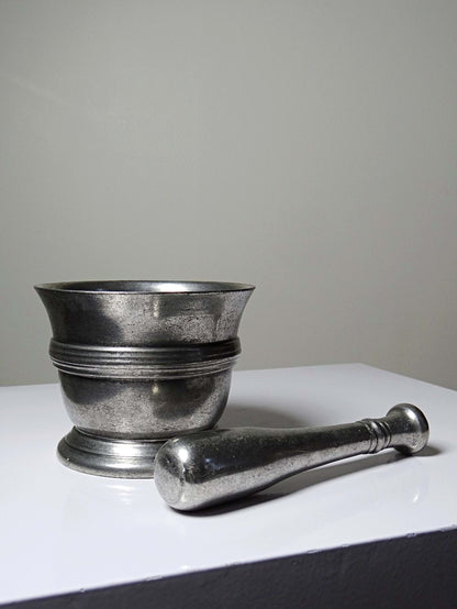 Vintage Mörser mit Stößel aus Zinn von Les Étains du Manoir