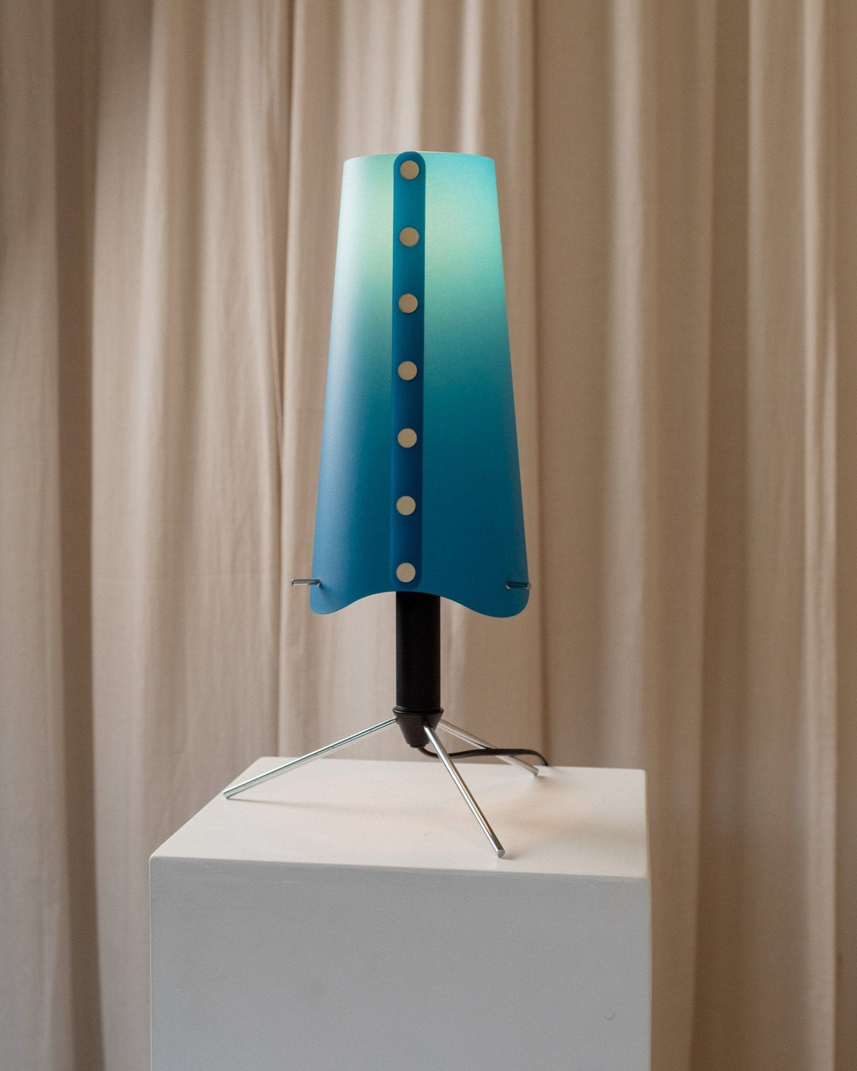 Vintage table lamp 80s Memphis style Italy, adjustable metal frame black chrome