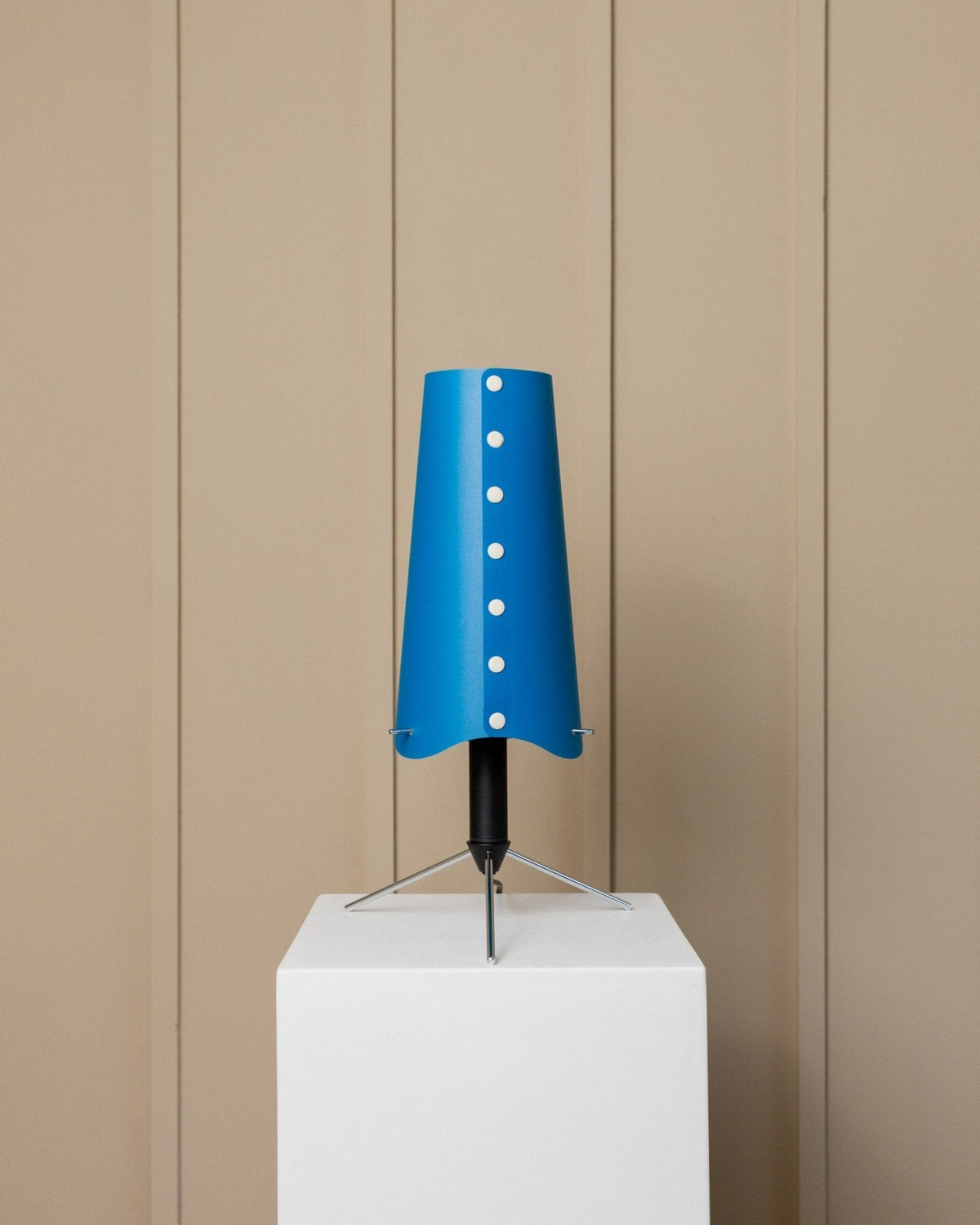 Vintage table lamp 80s Memphis style Italy, adjustable metal frame black chrome