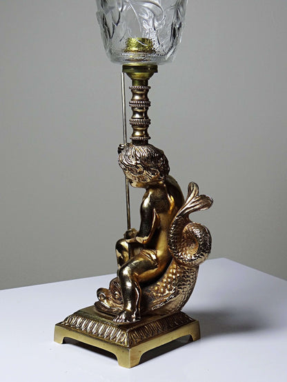 Vintage Tischlampe "Putto und Delfin" aus vergoldetem Metall, Art Deco