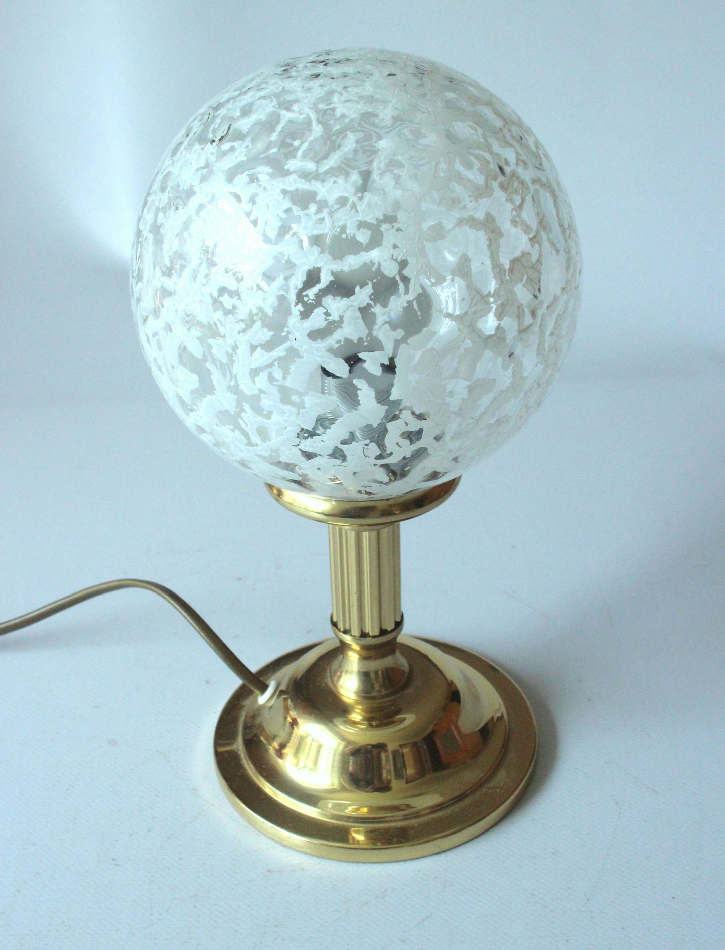 Vintage Tischlampe Messing und Milchglas, 70er Jahre