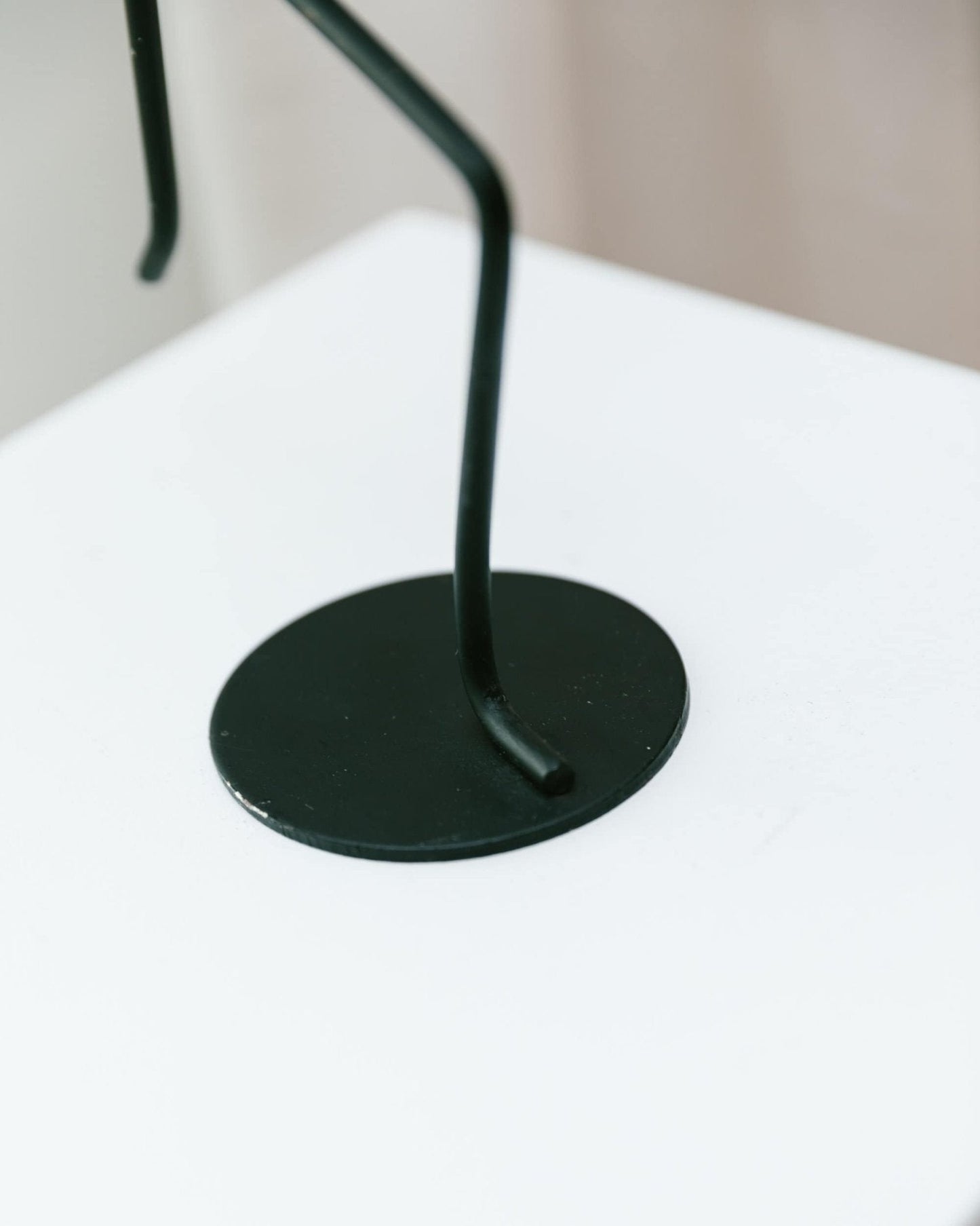 Vintage Kerzenhalter in Tänzerform aus Metall Zustand gebraucht mit Kratzern und Gebrauchsspuren