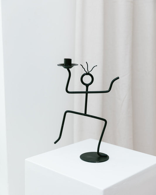 Vintage Kerzenhalter in Tänzerform aus Metall Zustand gebraucht mit Kratzern und Gebrauchsspuren