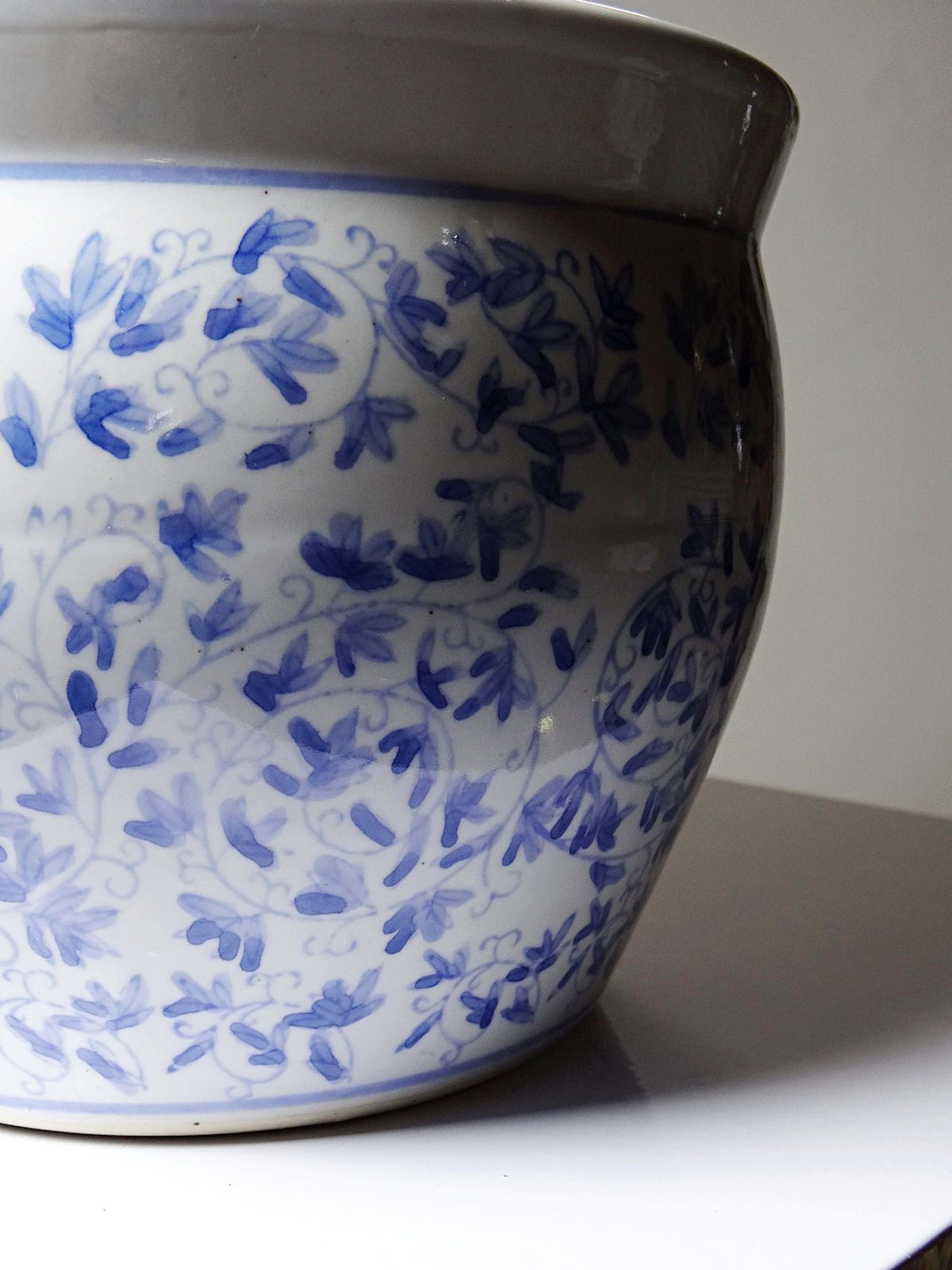 Vintage Übertopf Porzellan blau-weiß mit Blütendekor, China