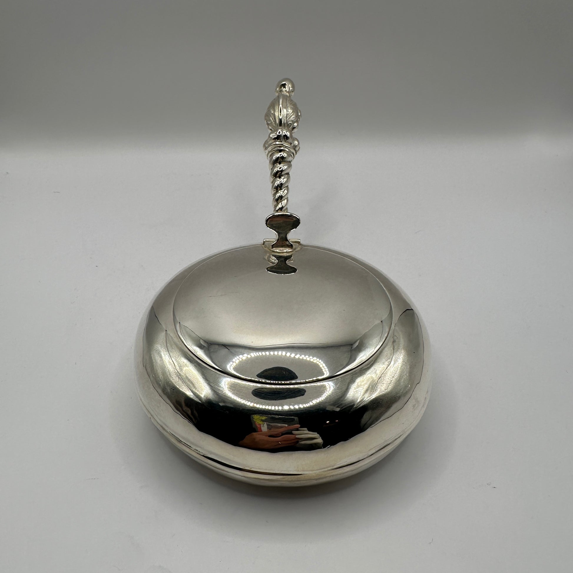 Vintage Silberdose von E.A.R. Frankreich mit ornamentiertem Griff, seltenes Sammlerstück