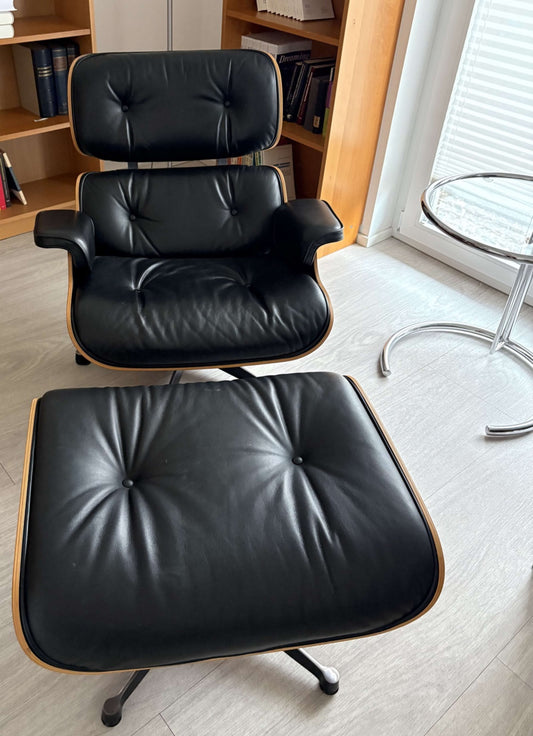 Lounge Chair mit Ottoman von Charles und Ray Eames für Vitra Schwarz Set von 2