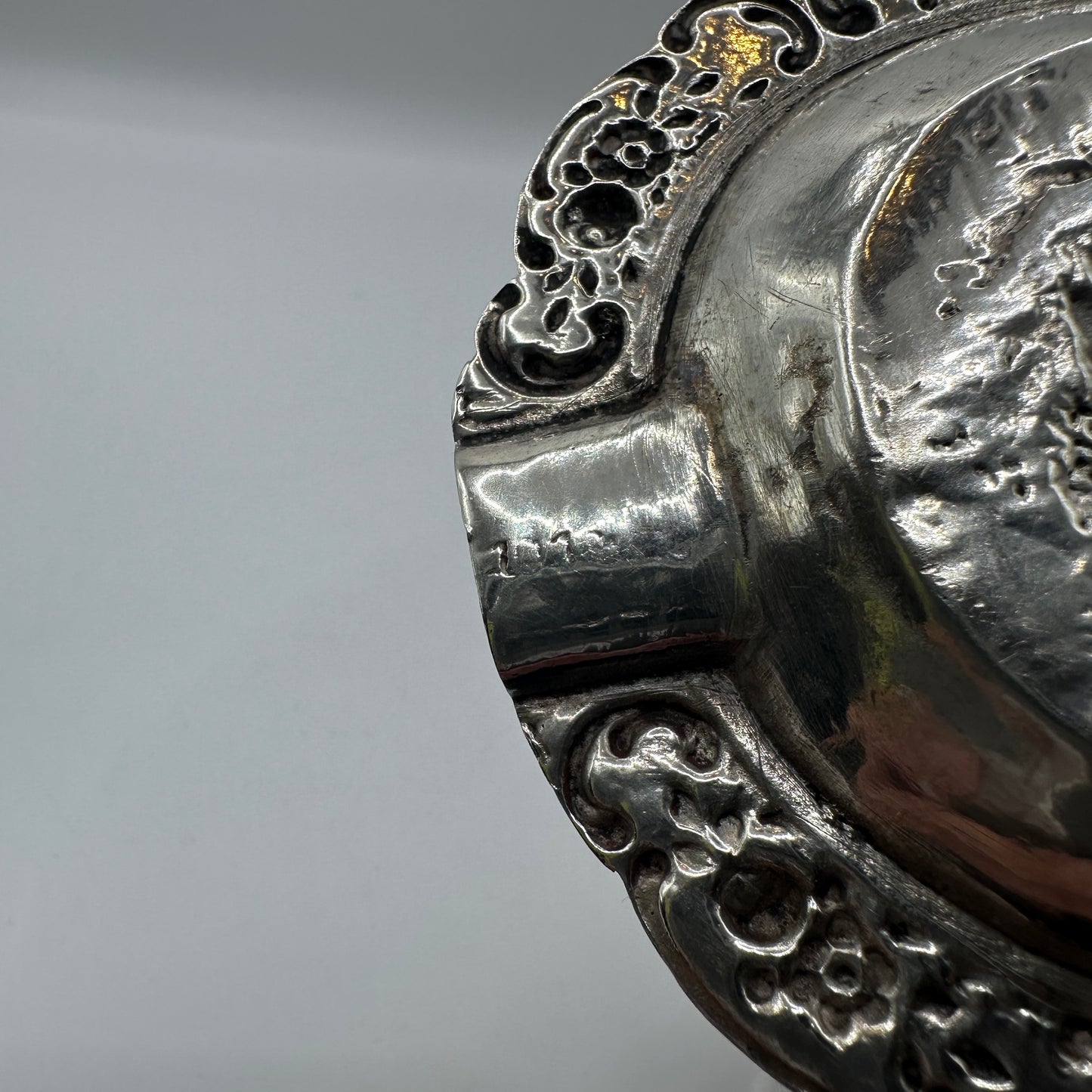 Vintage Mickey Mouse Aschenbecher 925er Silber Reliefszene und skulpturaler Charakter