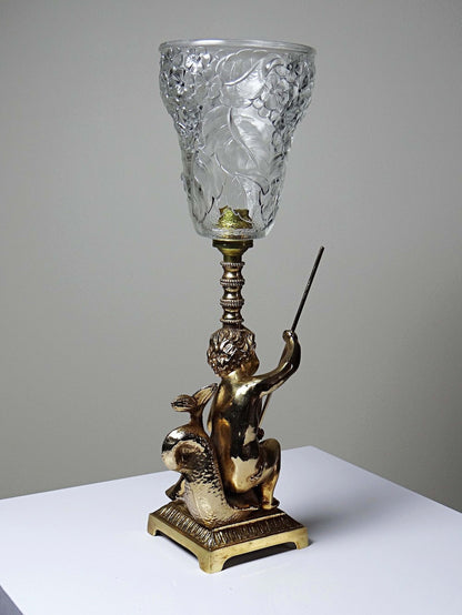 Vintage Tischlampe "Putto und Delfin" aus vergoldetem Metall, Art Deco
