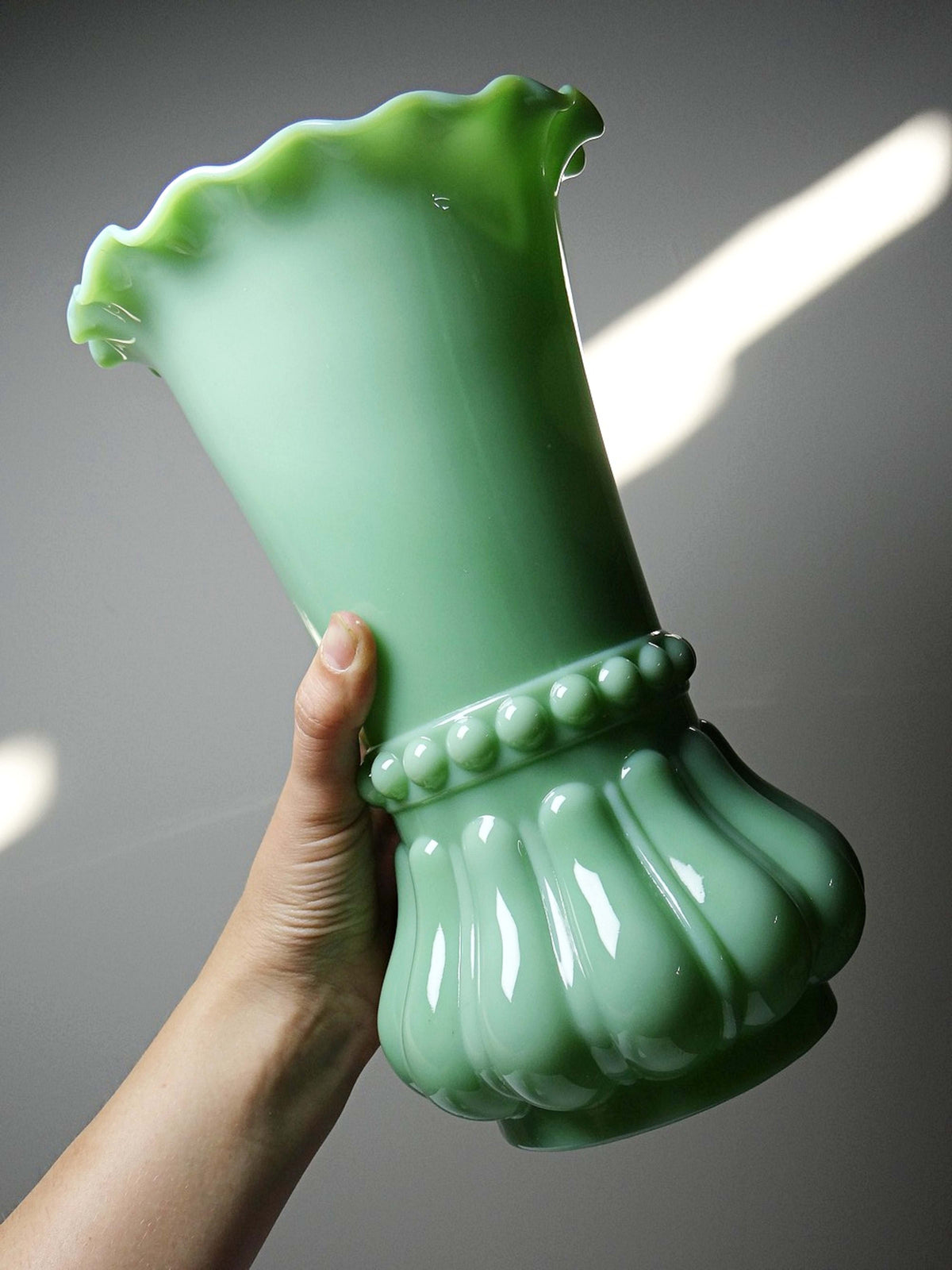 Vintage Vase aus Opalglas, Jadegrün, Art Nouveau