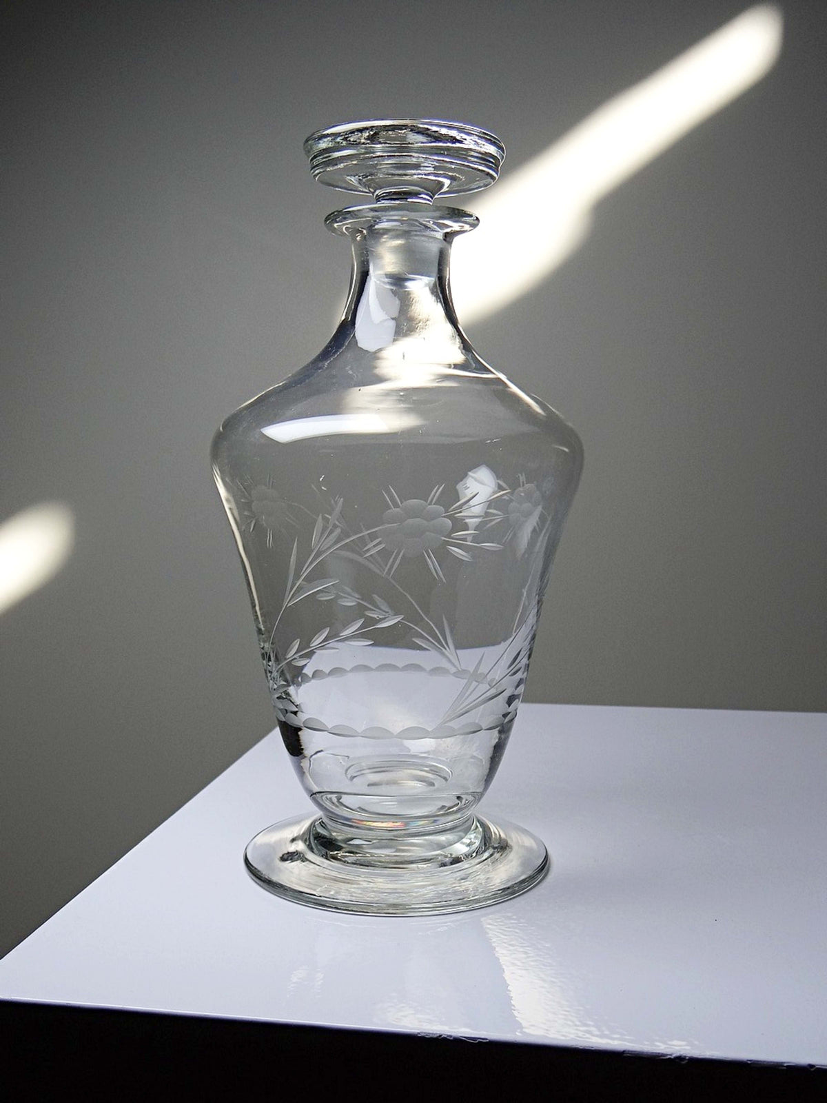 Vintage Karaffe aus böhmischem Kristall, graviert, Art Nouveau