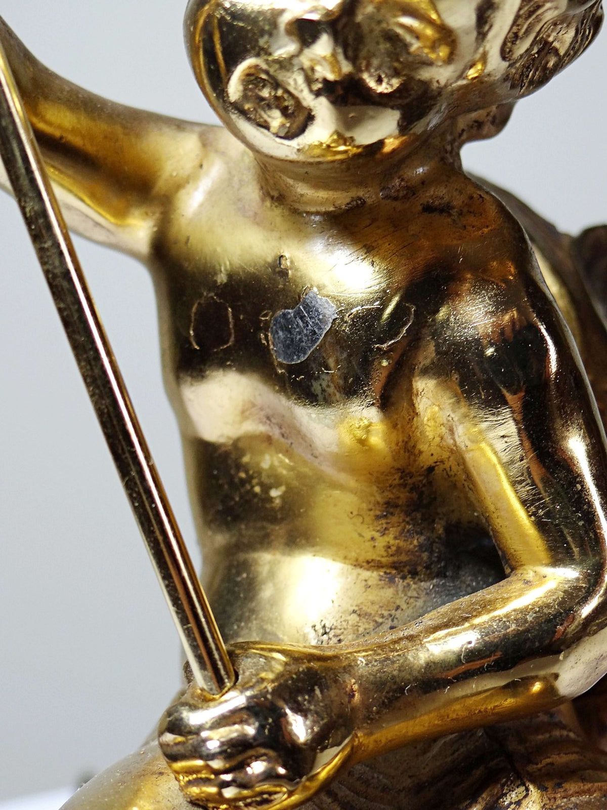 Vintage Tischlampe "Putto und Delfin" aus vergoldetem Metall, Art Deco