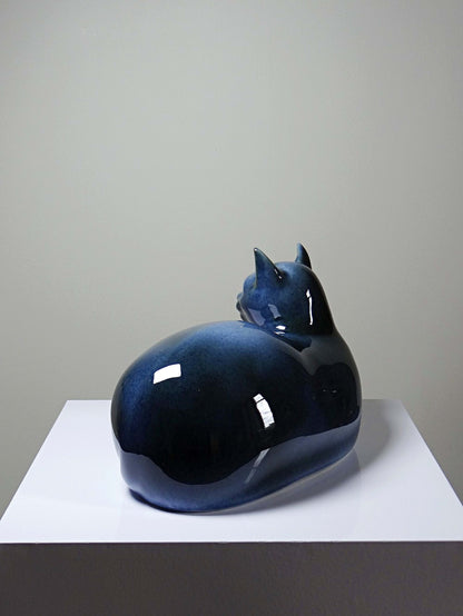 Vintage Skulptur "Liegende Katze" von Virebent, Porzellan Blau