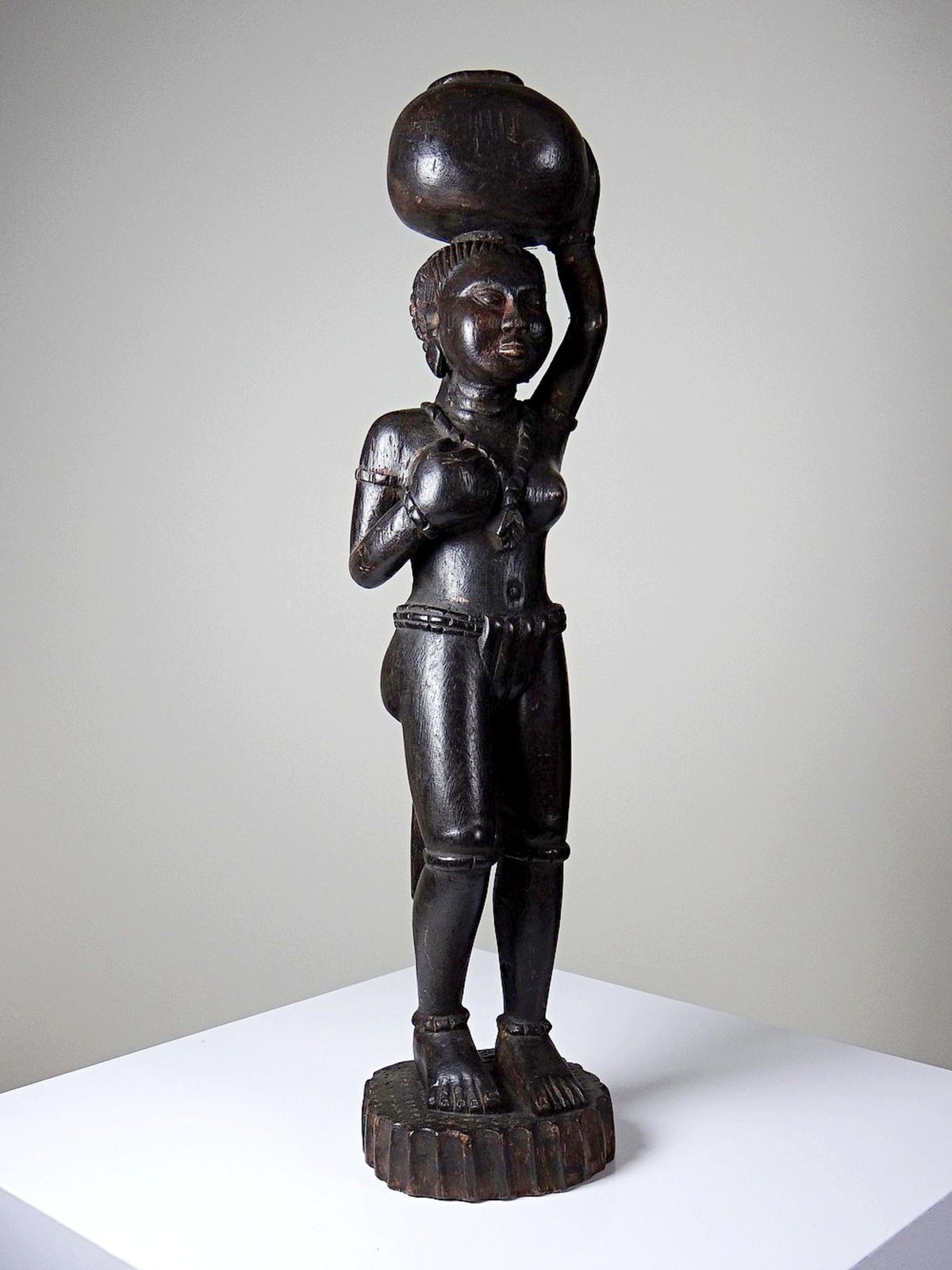 Vintage Holzskulptur "Frau mit Krug" Westafrika