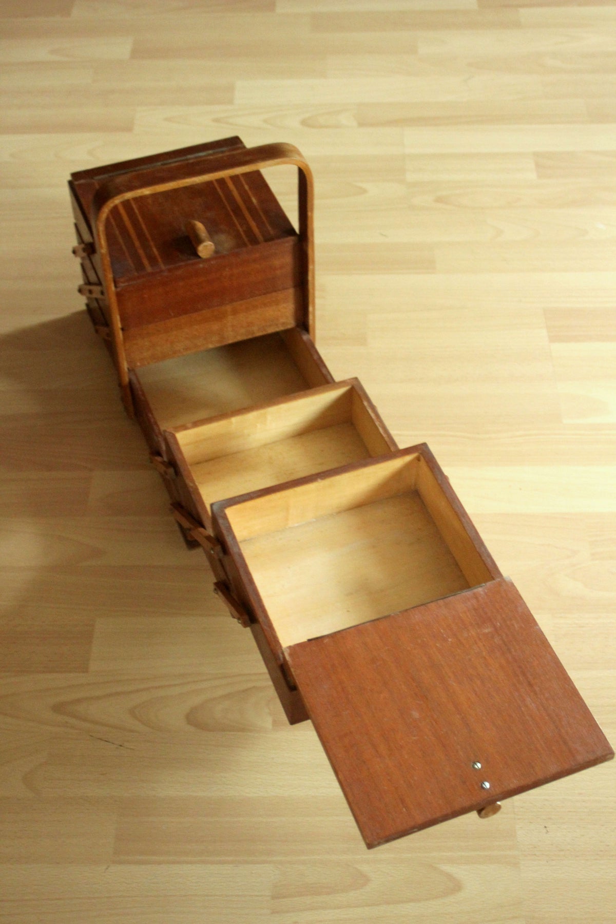 Vintage Nähkasten Truhe aus Holz und Metall, Art Deco 1930er