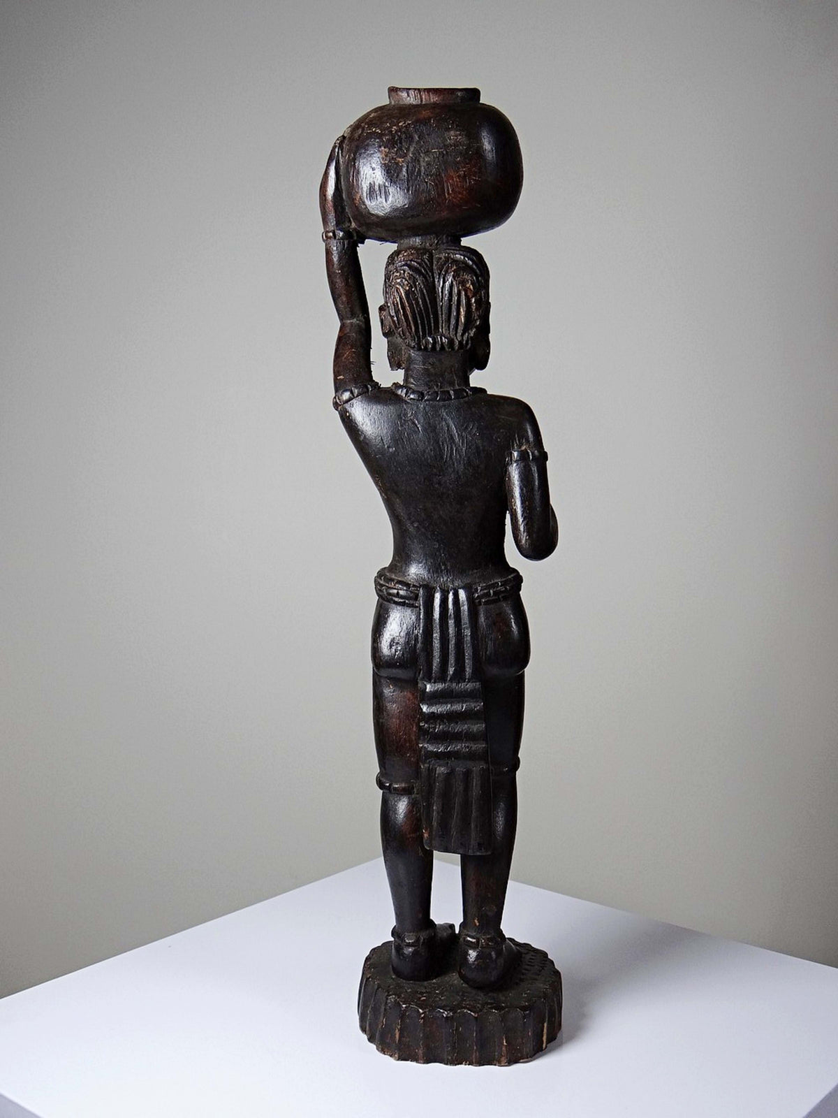 Vintage Holzskulptur "Frau mit Krug" Westafrika