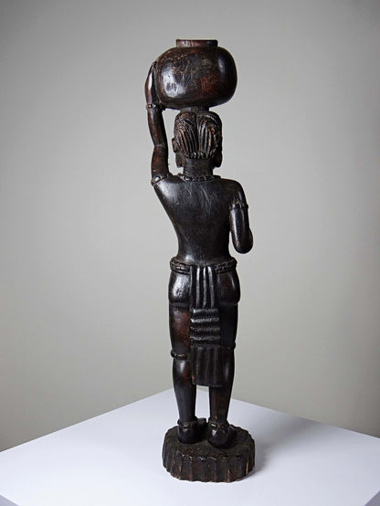 Vintage Holzskulptur "Frau mit Krug" Westafrika
