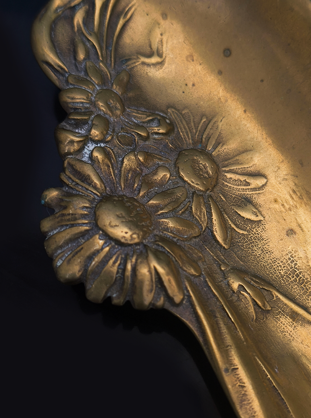 Vintage Leerschale Jugendstil aus Messing