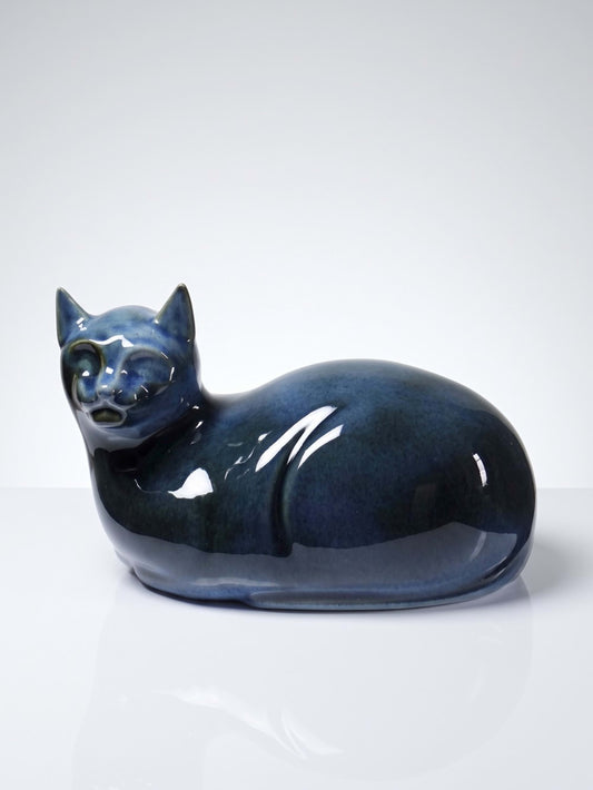 Vintage Skulptur "Liegende Katze" von Virebent, Porzellan Blau
