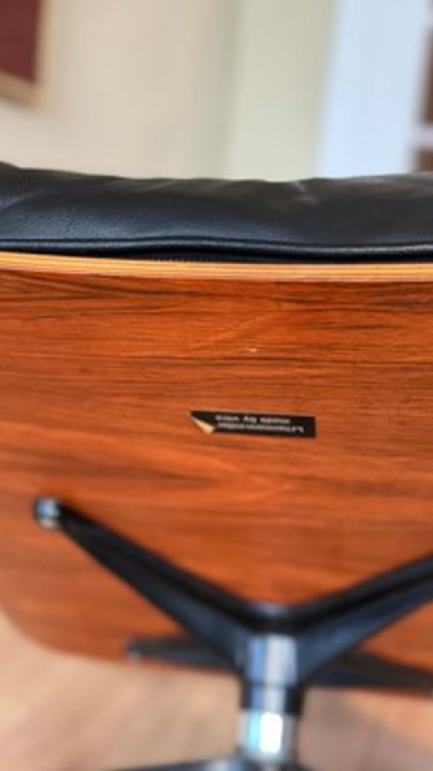 Vintage Sessel und Fußhocker von Charles und Ray Eames für Herman Miller und Vitra