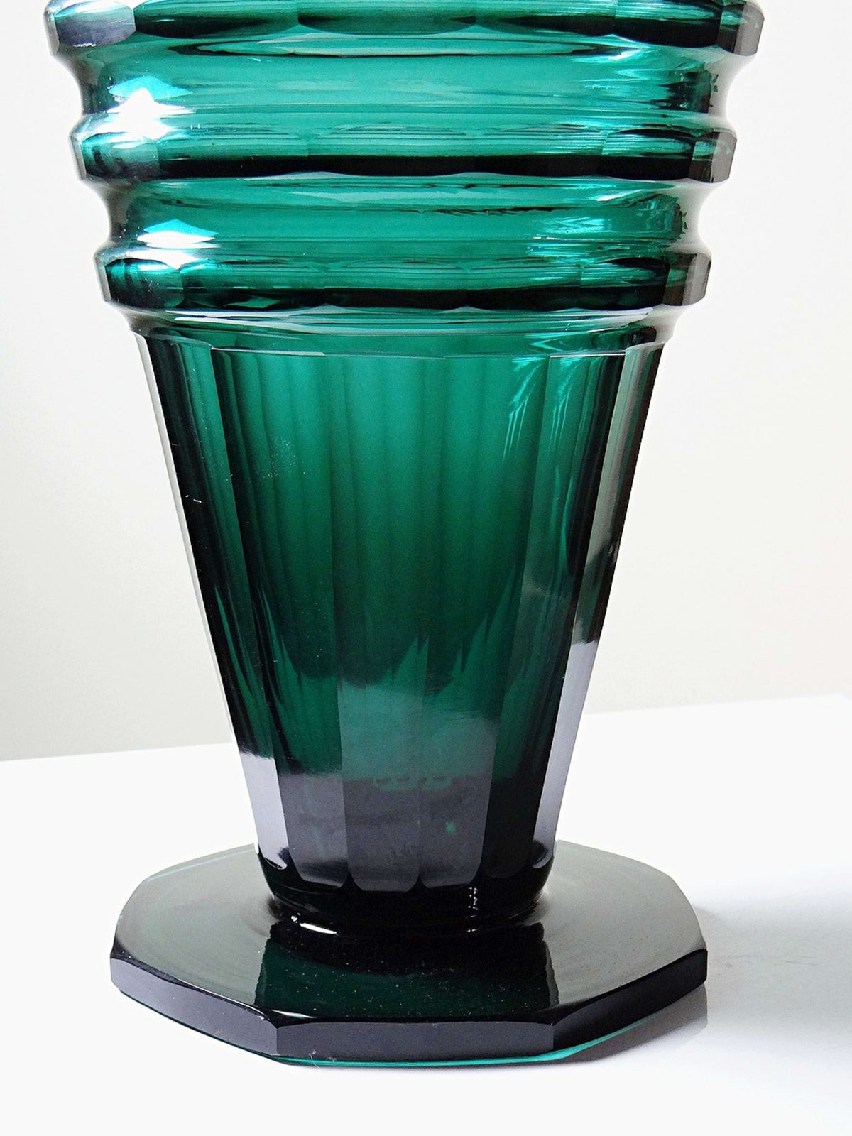 Antike Art Déco Kristallvase Smaragdgrün, Böhmen 1920-1930