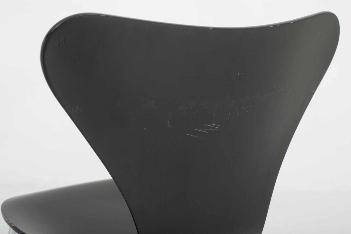 Dining chair 3107 by Arne Jacobsen for Fritz Hansen in black