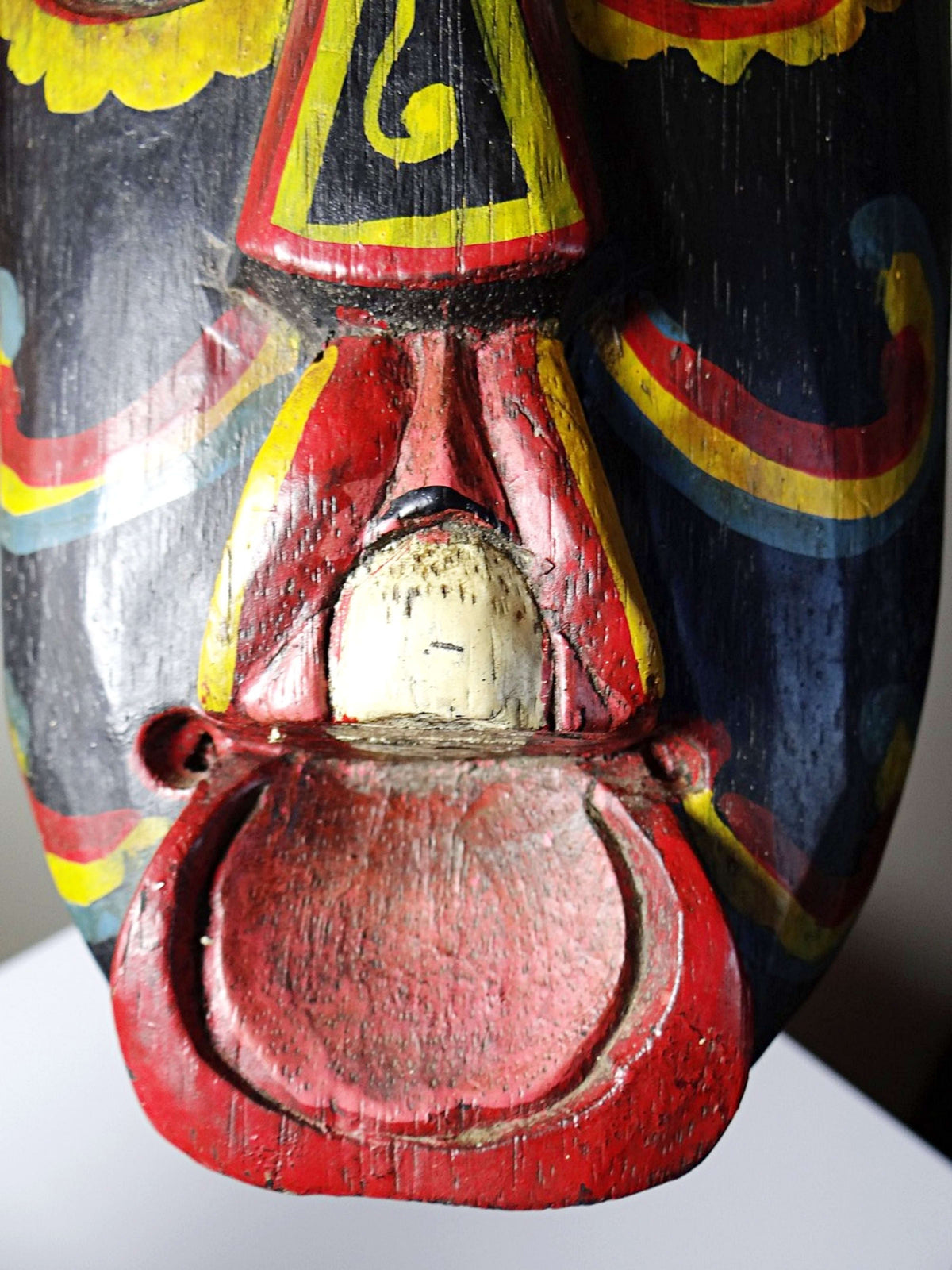Vintage Wandmaske Bali, Holz handbemalt, Indonesien 1970er