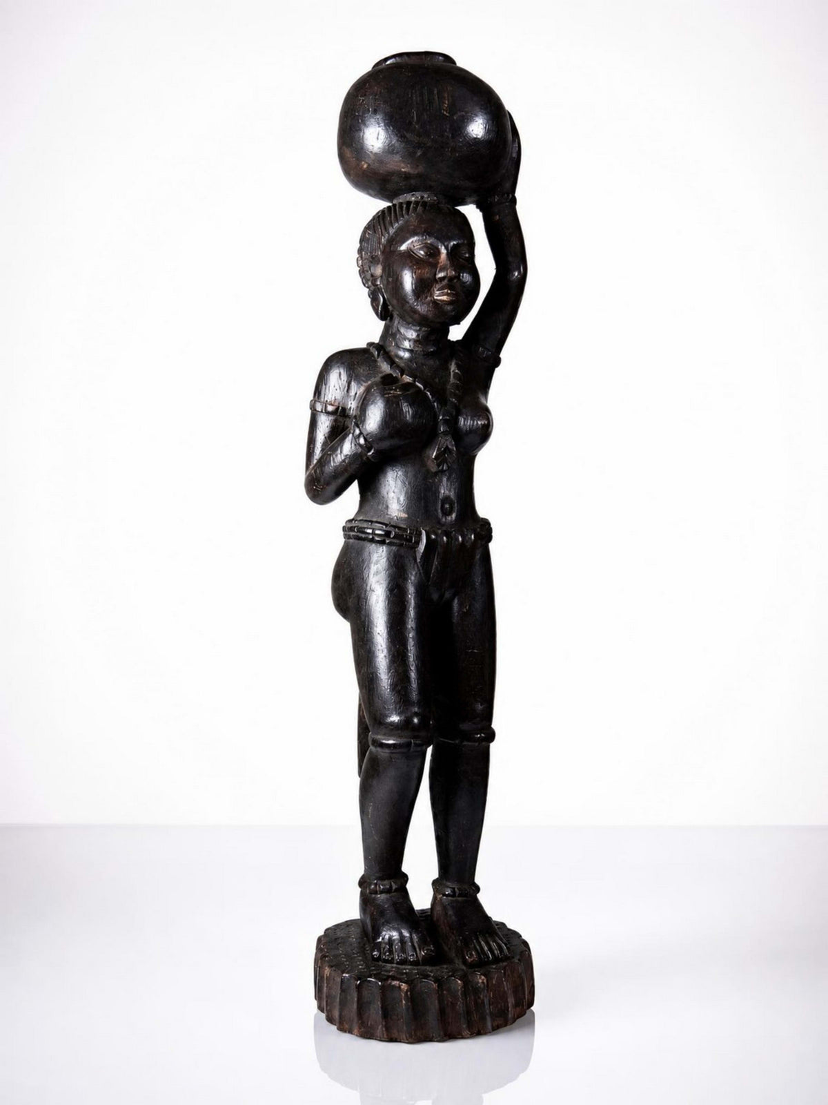 Vintage Holzskulptur "Frau mit Krug" Westafrika