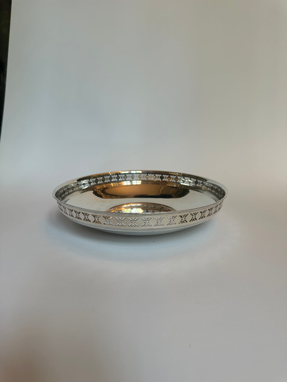 Bol plat vintage en argent modèle 18720 de Tiffany & Co. avec bord ajouré