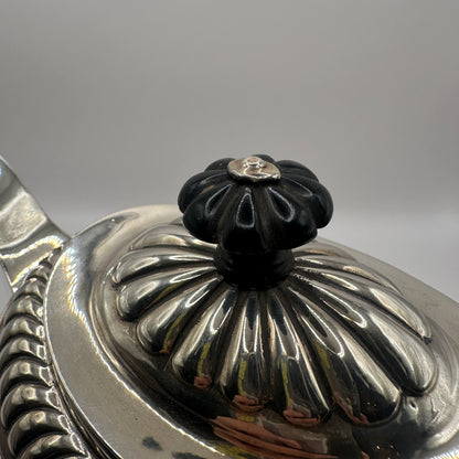 Vintage Teekanne von HA London mit Holzgriff, punziert, reich verziert, englisch