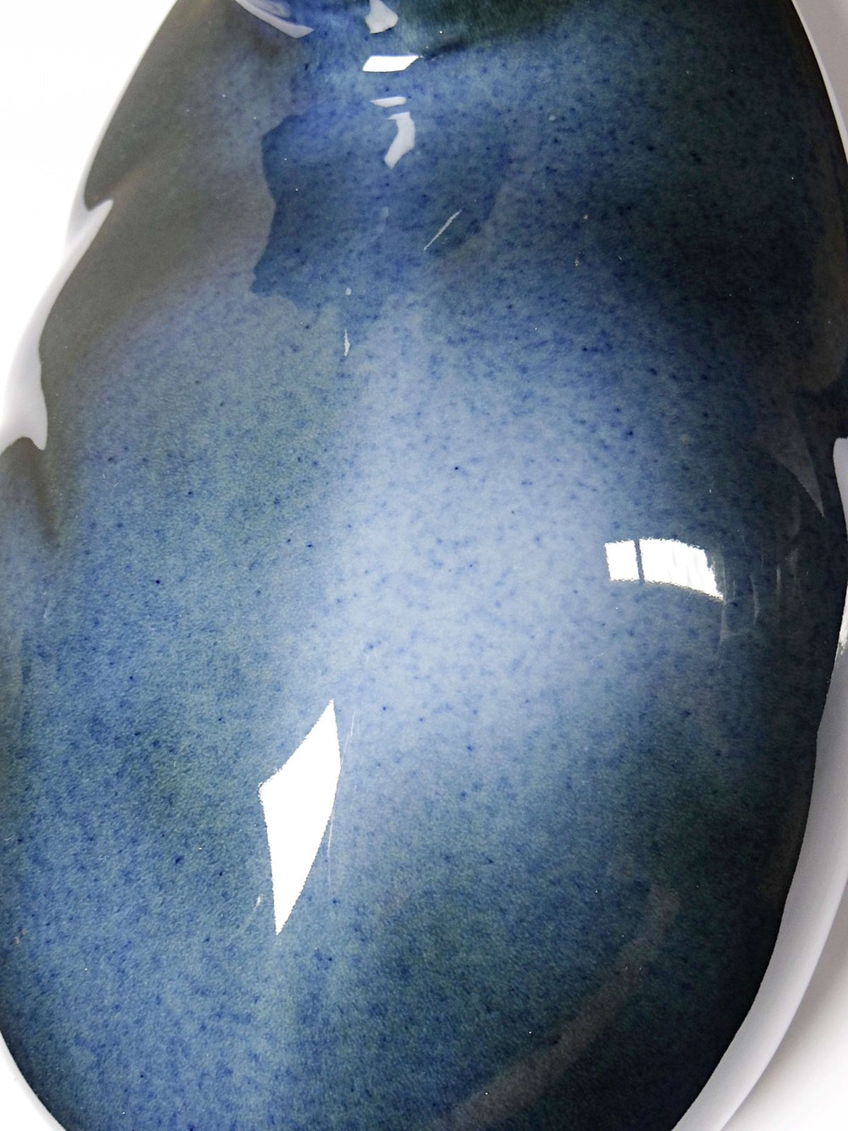 Vintage Skulptur "Liegende Katze" von Virebent, Porzellan Blau