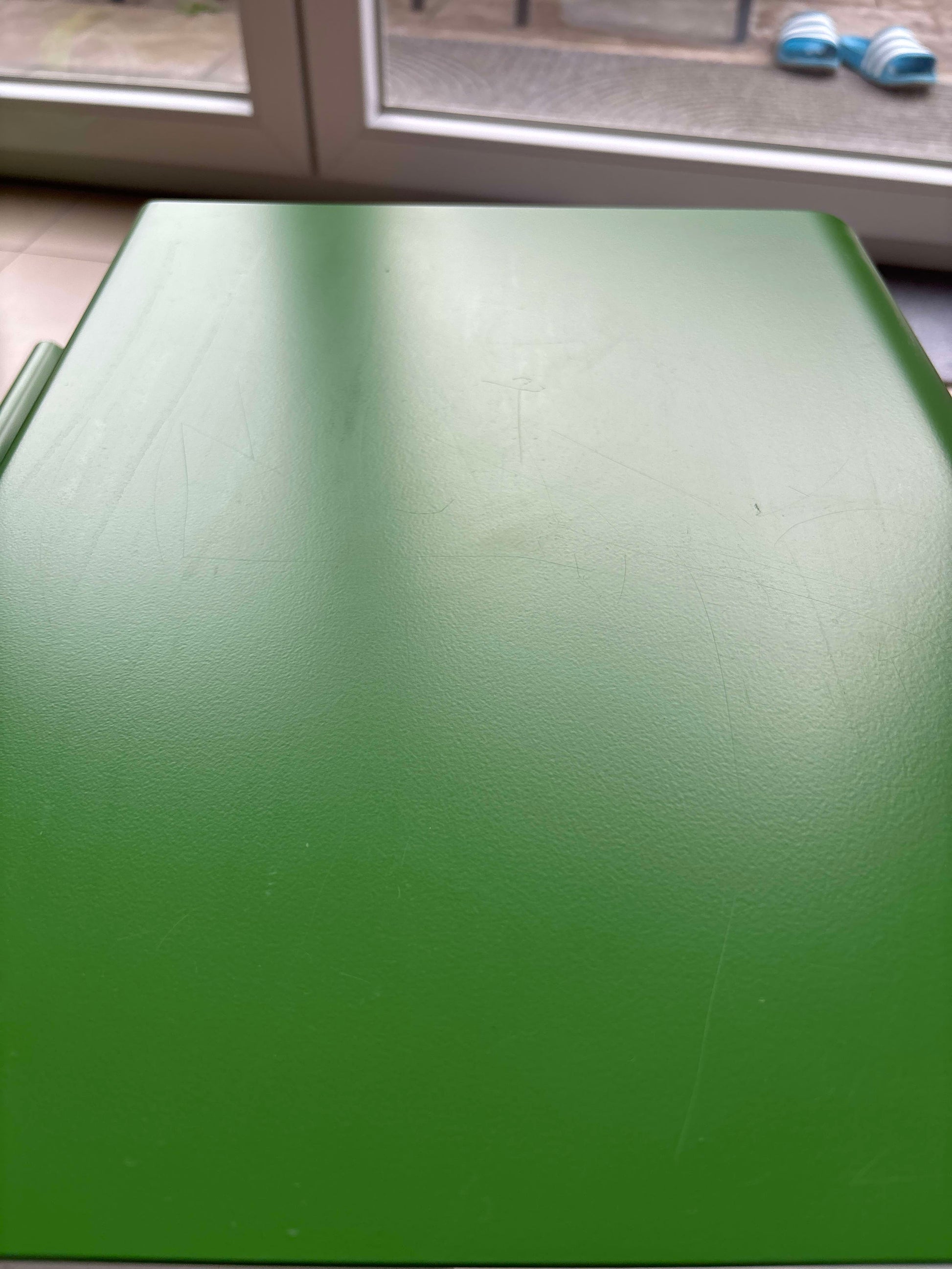 Vintage Beistelltisch V44 grün weiß