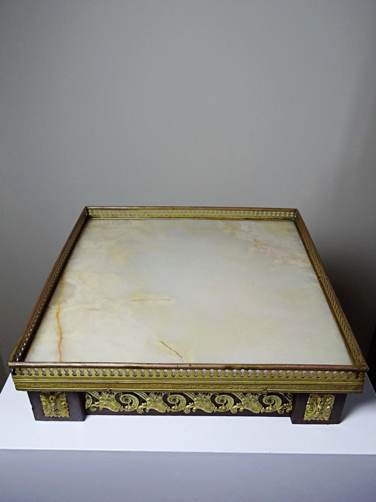 Vintage Tablett aus Holz, vergoldetem Metall und Onyx, Art Nouveau um 1900