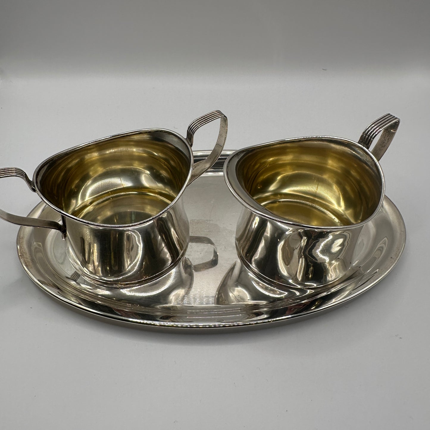Dreiteiliges Sterling-Silber Set „W. Sterling 520“ – Tablett, Kännchen und Schale