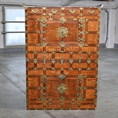 Vintage Kommode 李朝箪笥 Non asiatisch mit Dekor und Beschlägen