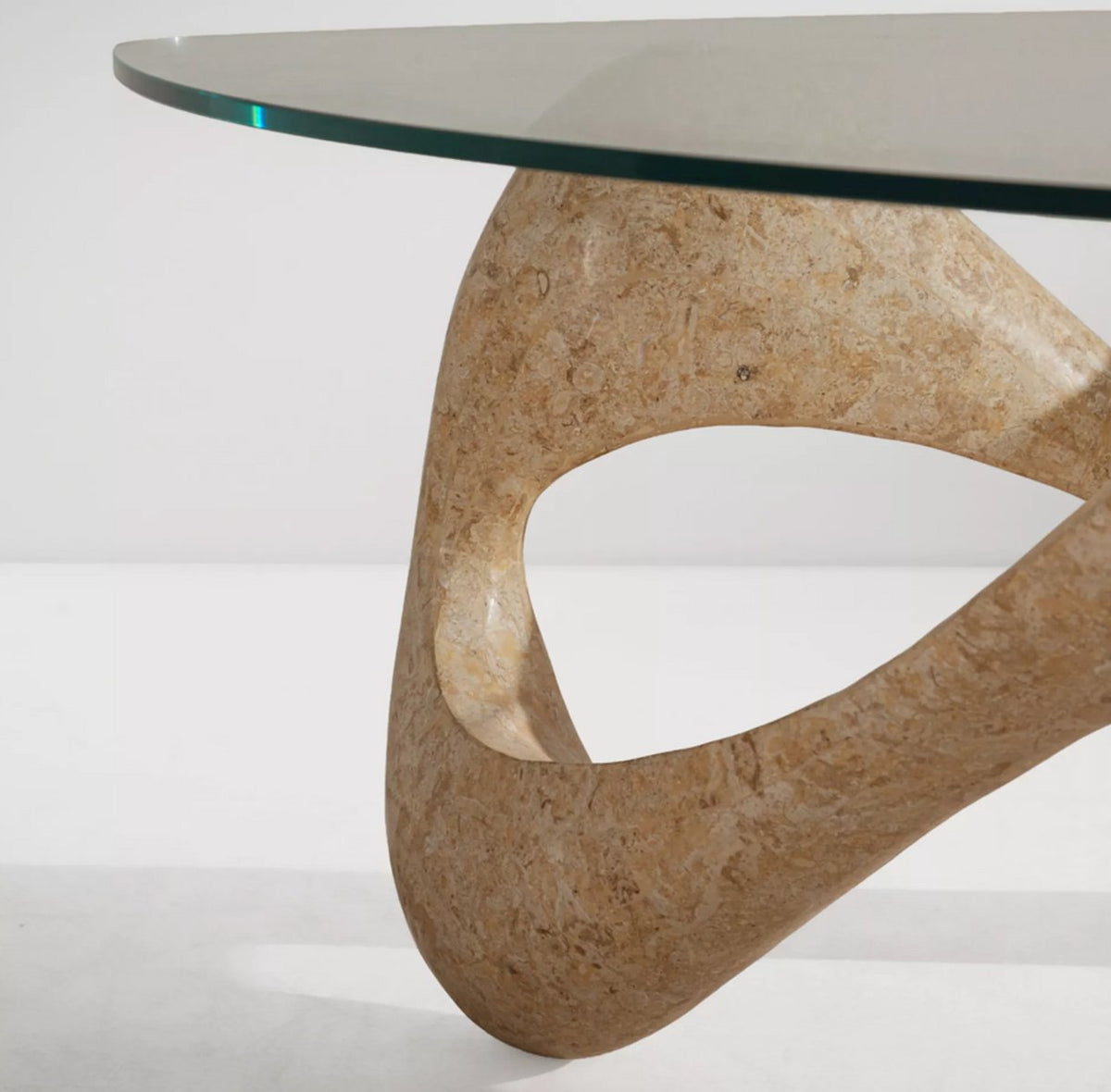 Couchtisch aus steinpatiniertem Holz mit Glasplatte, Italien 1980er