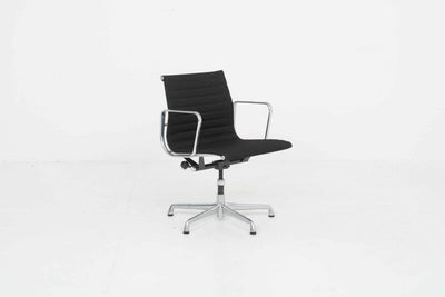 Chaise de bureau vintage de Charles Eames pour Herman Miller noire
