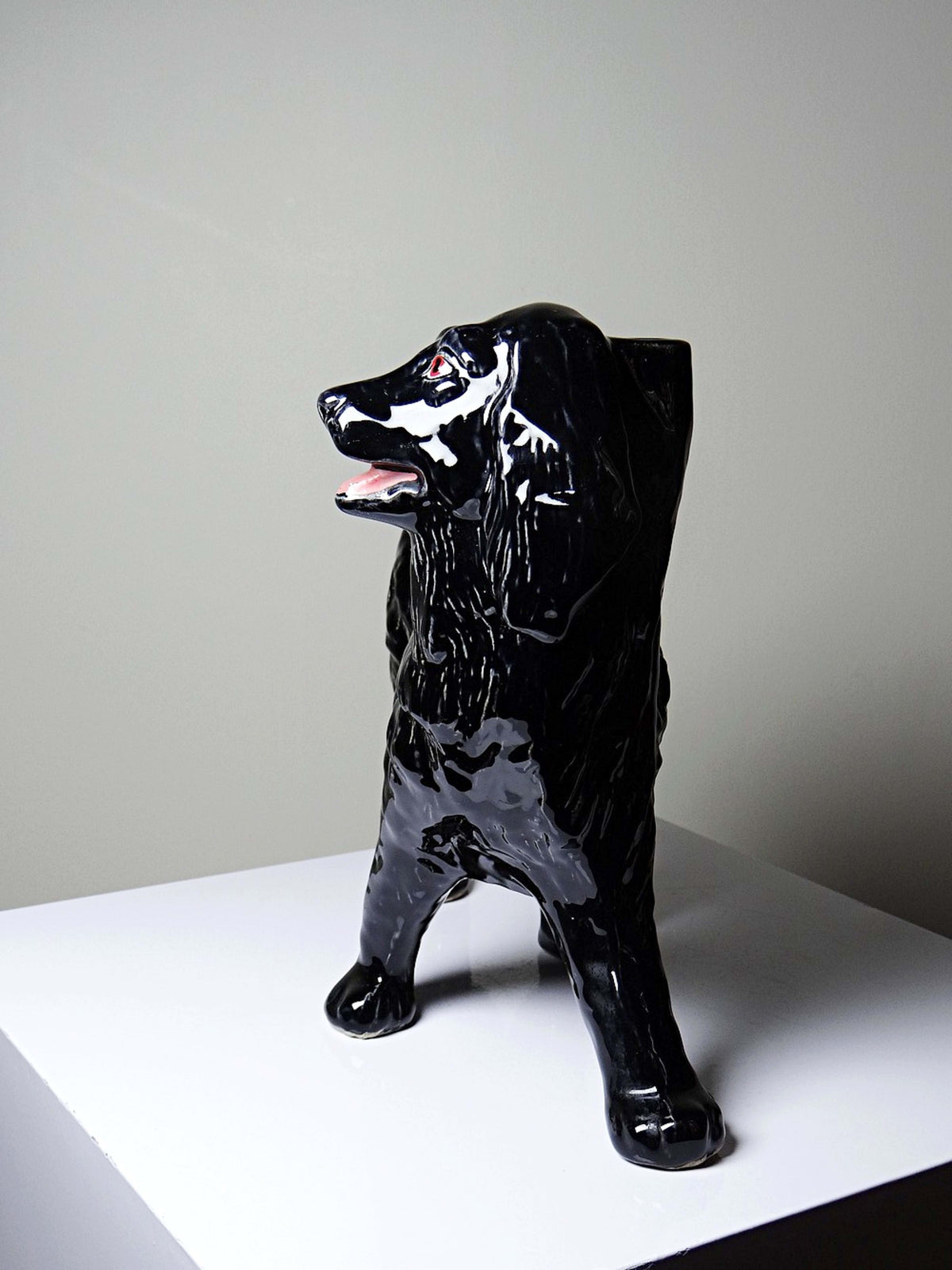 Vintage Karaffe Hund "Newfoundland Screech" Barbotine-Keramik