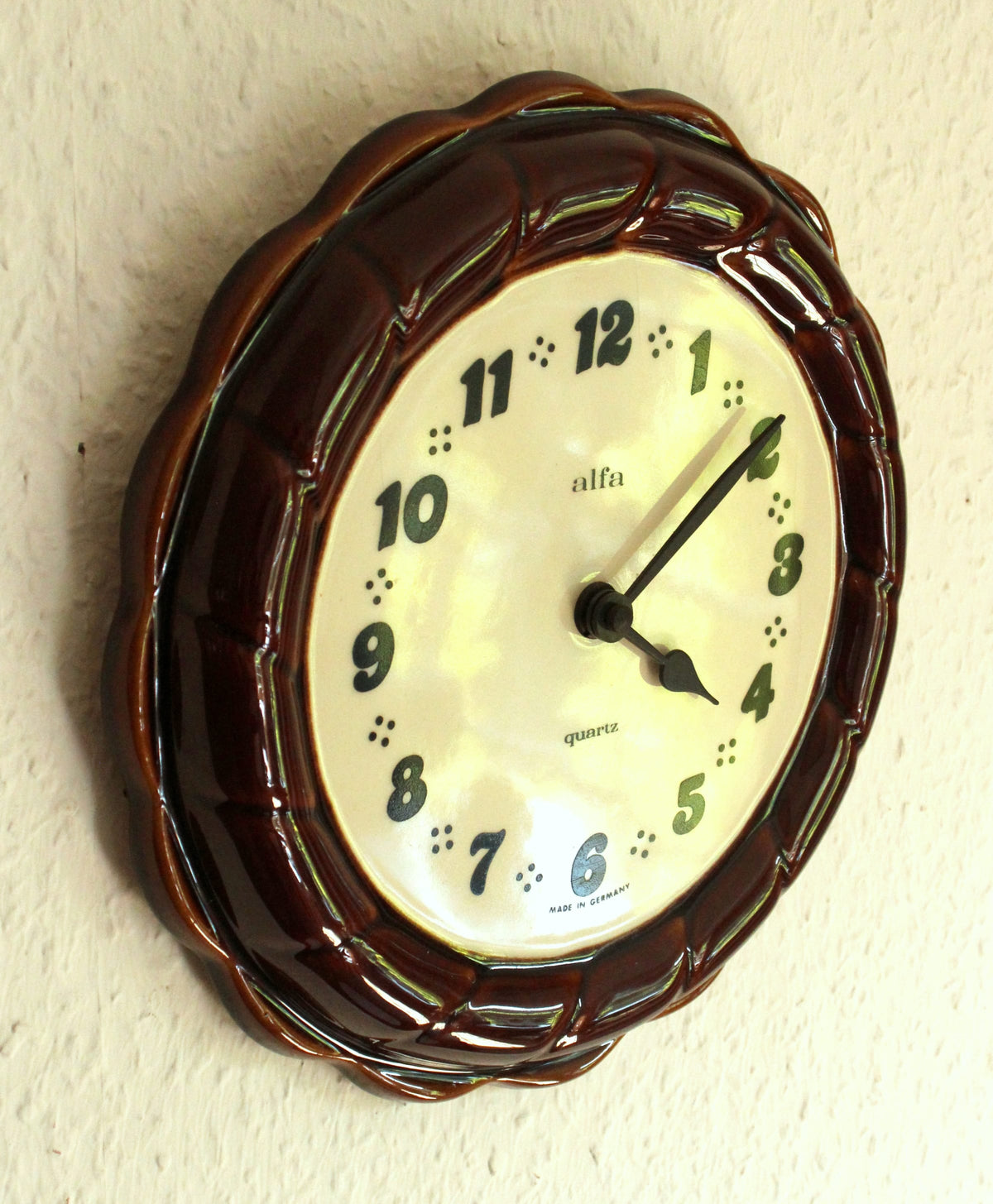 Vintage Keramik Wanduhr Guglhupf