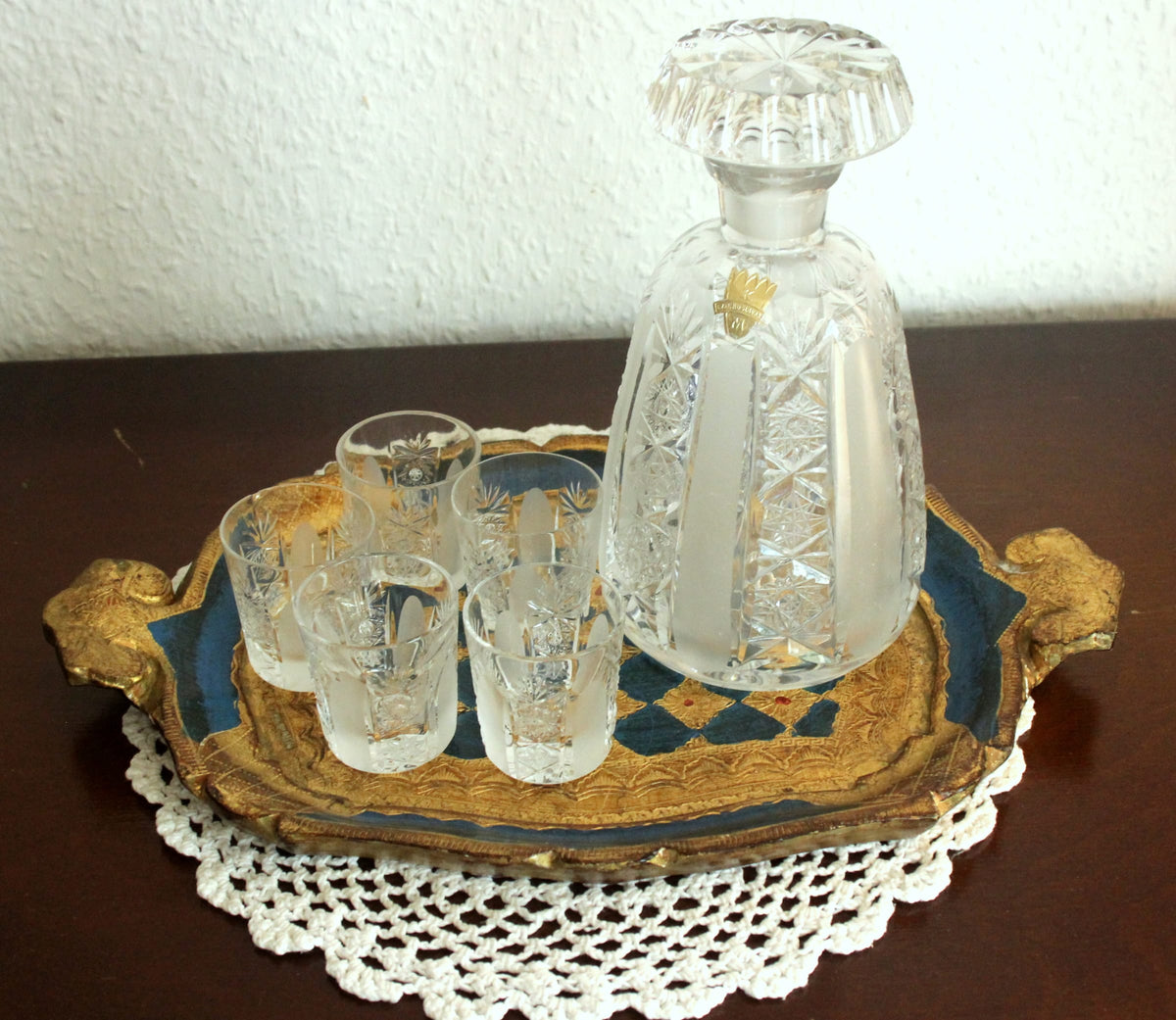 Vintage Karaffen-Set mit 5 Likörgläsern und Florentiner Tablett, Böhmen