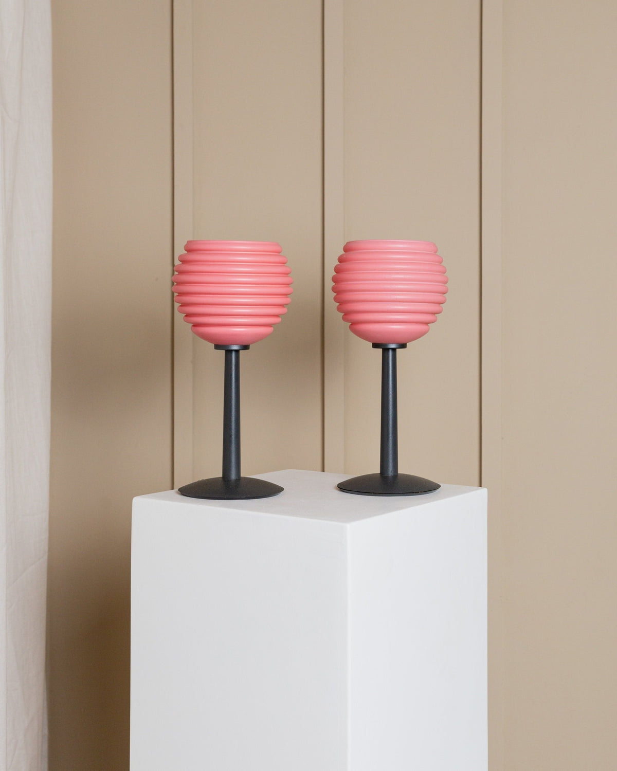 Lampe de table vintage en verre rose Space Age Design Italie années 1980 lot de 2