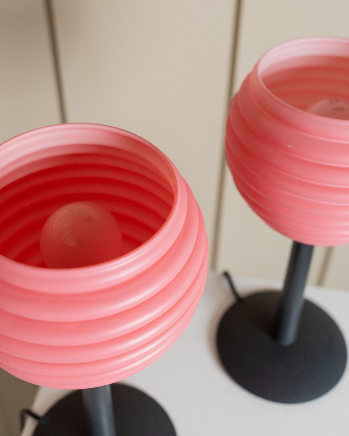 Lampe de table vintage en verre rose Space Age Design Italie années 1980 lot de 2