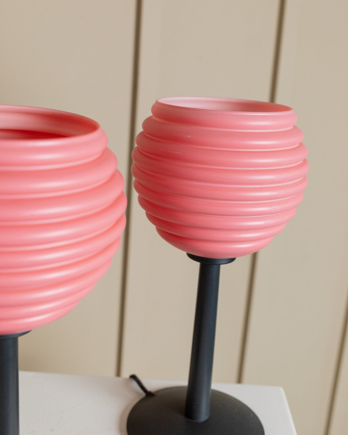 Lampe de table vintage en verre rose Space Age Design Italie années 1980 lot de 2