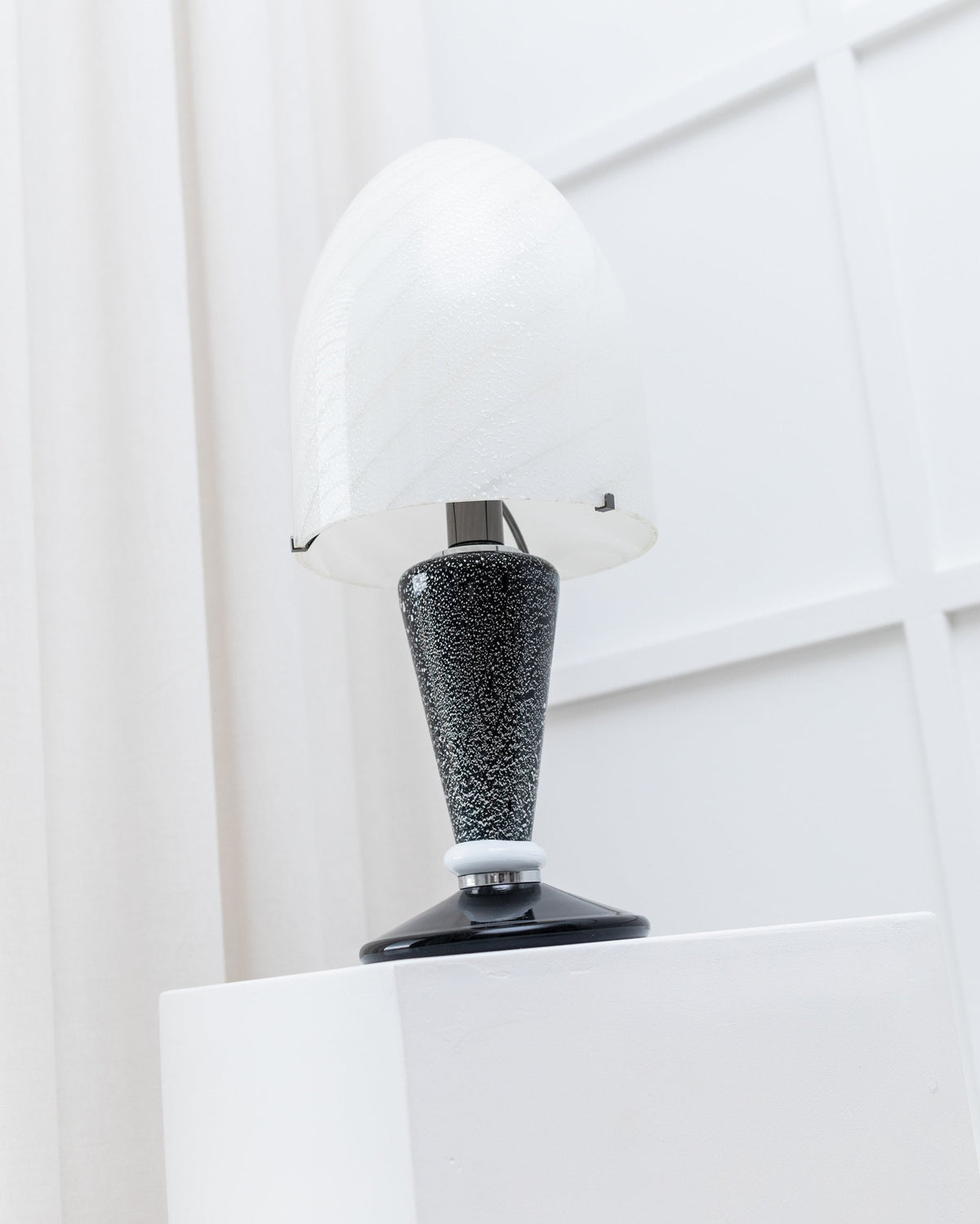 Vintage Pilz-Tischlampe von Murano schwarz und weiß Glas Space Age Design 1970er