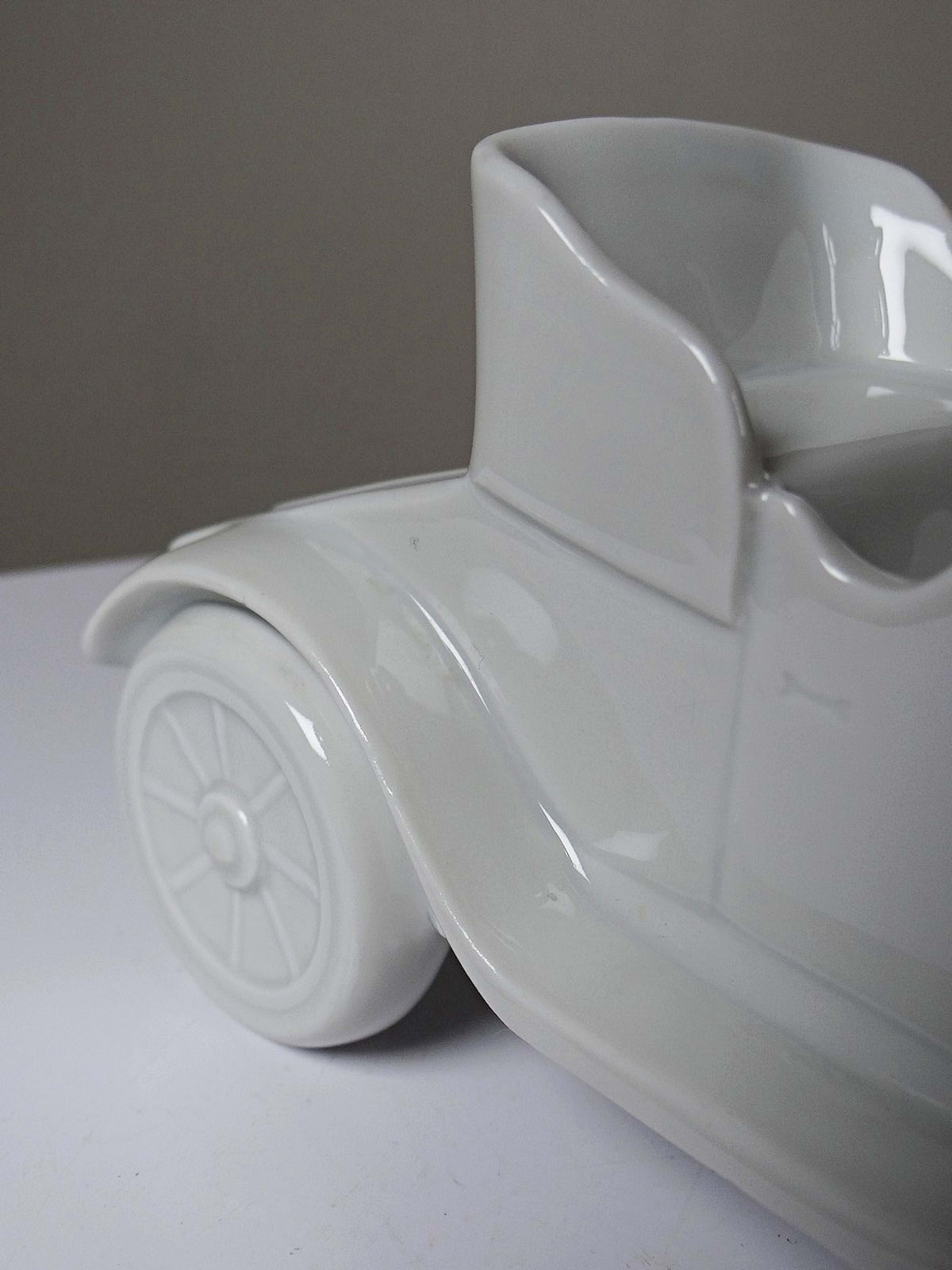 Vintage Dekofigur Oldtimer aus Limoges Porzellan