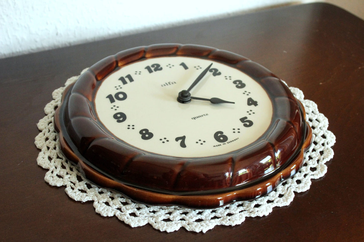Vintage Keramik Wanduhr Guglhupf