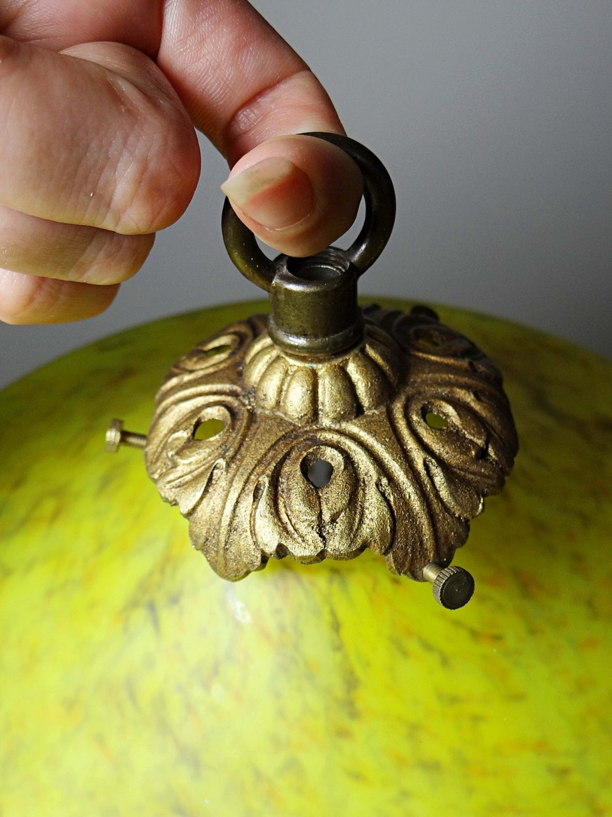 Vintage Lampenschirm Art Déco Glas marmoriert gelb mit Perlenfranse