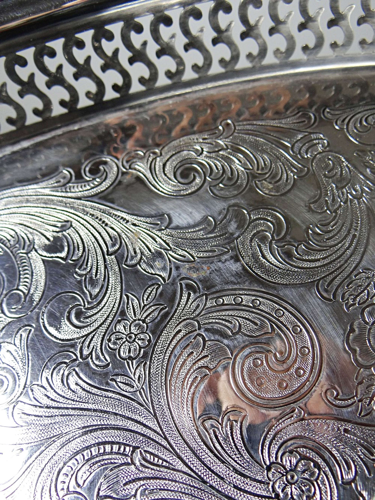 Vintage Tablett Alexandre Gelb Paris aus versilbertem Metall
